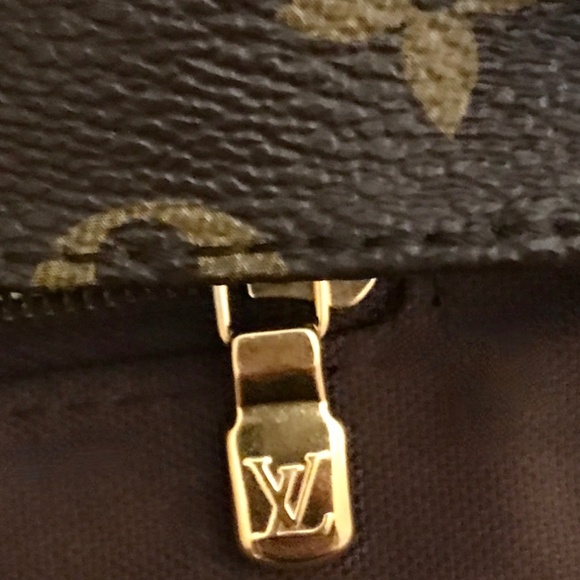 Louis Vuitton Monogram Menilmontant PM Crossbody - Picture 13 of 15